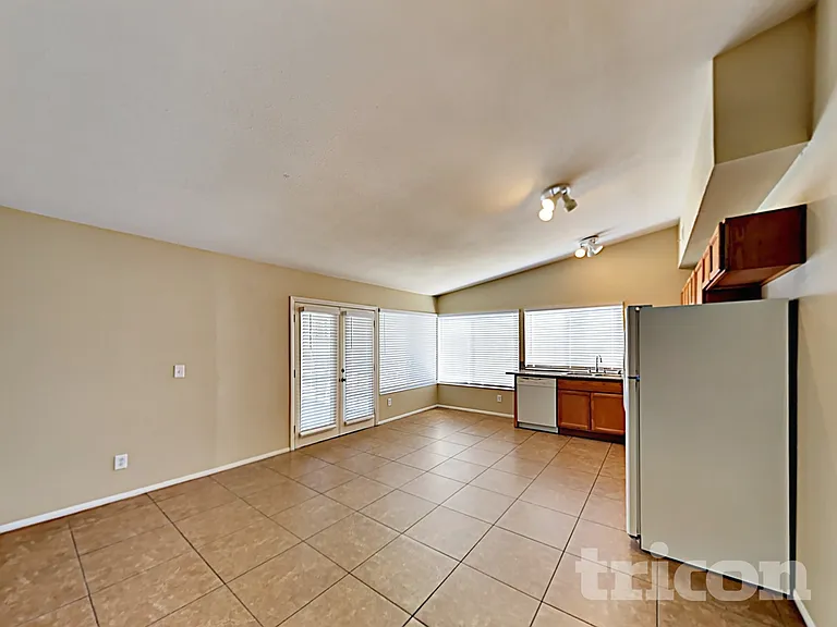 5532 Spencer St — Photo 9