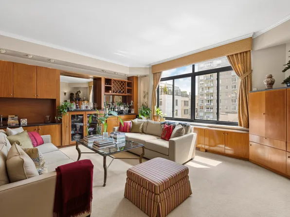 525 East 80th Street image 1 of 12