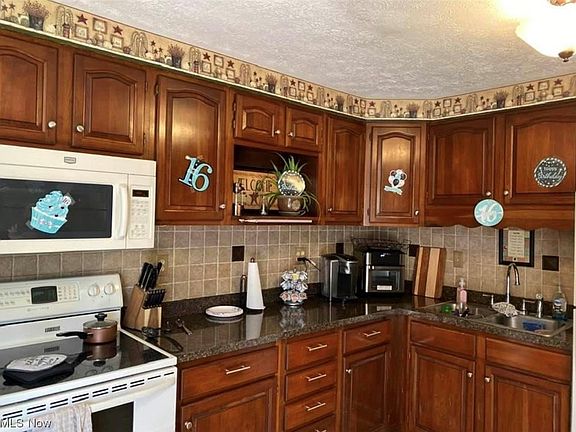 3rd image of 42527 Mercury Dr