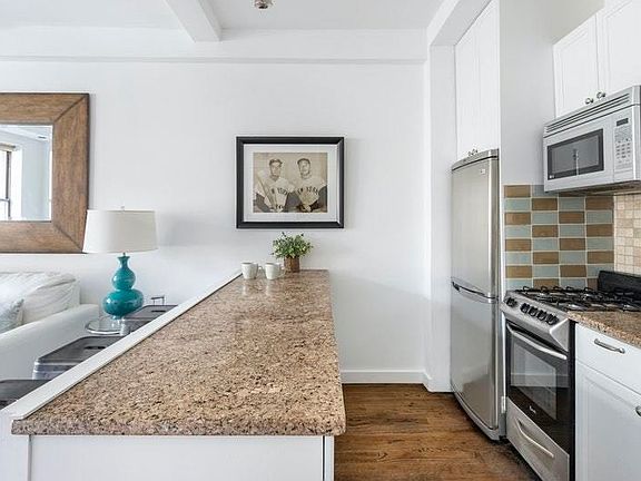 4th image of 116 W 72nd St APT 5C