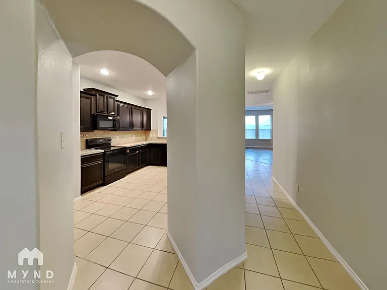 414 Jasmine Cir — Photo 7