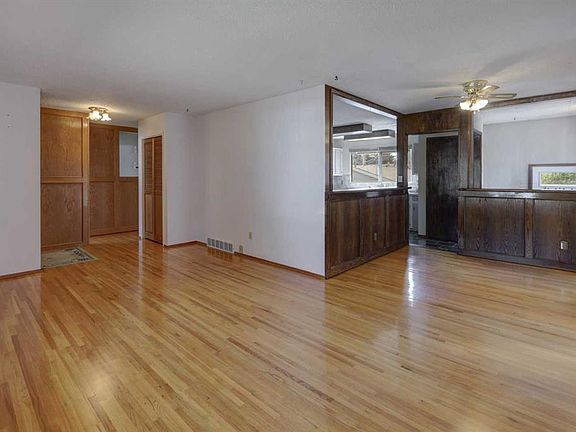 4th image of 255 N Huntcroft Rd NE
