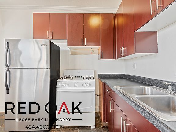 3rd image of 728 1/4 S Berendo St #408