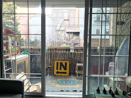 Sold by R New York | media 1
