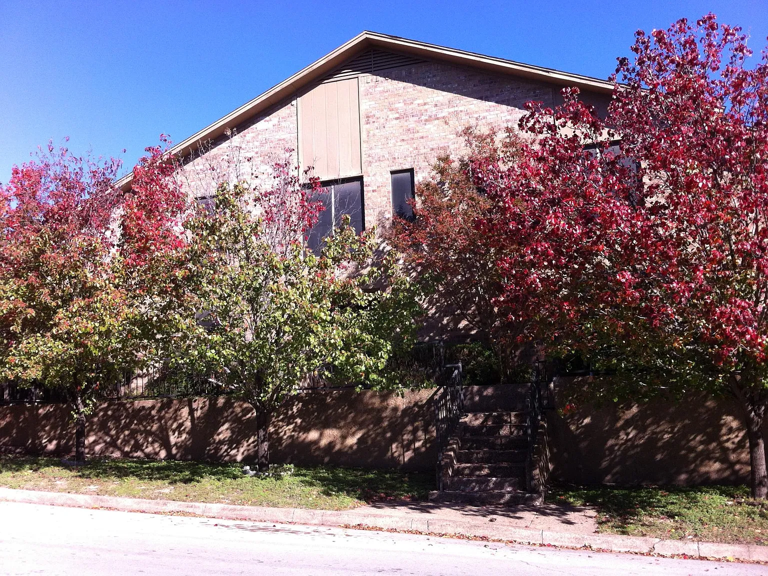 4 bed, 2.5 bath, 2200 sqft, $2,350 — Photo 4