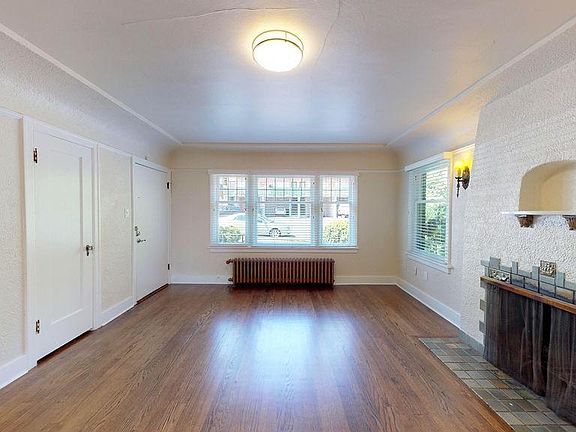 3rd image of 5026 22nd Ave NE APT 4