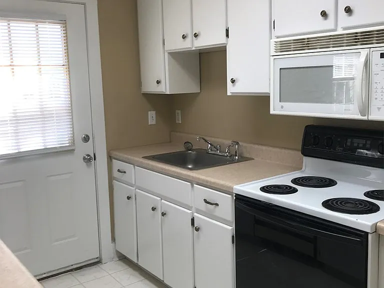 109 Highland Ave — Photo 2