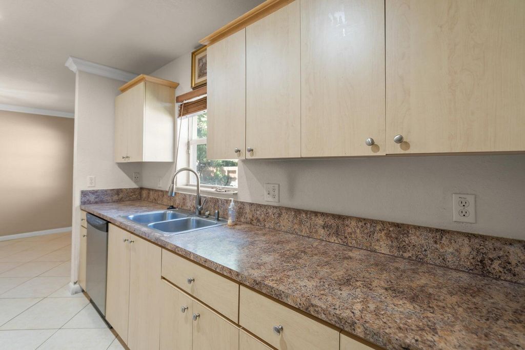 2241 NW 3RD Street, photo 7