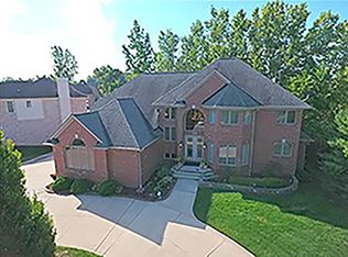6202 Golden Ln, West Bloomfield, MI 48322