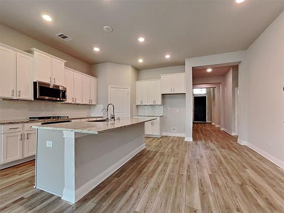5th image of 15407 Hill Country Oaks Ln