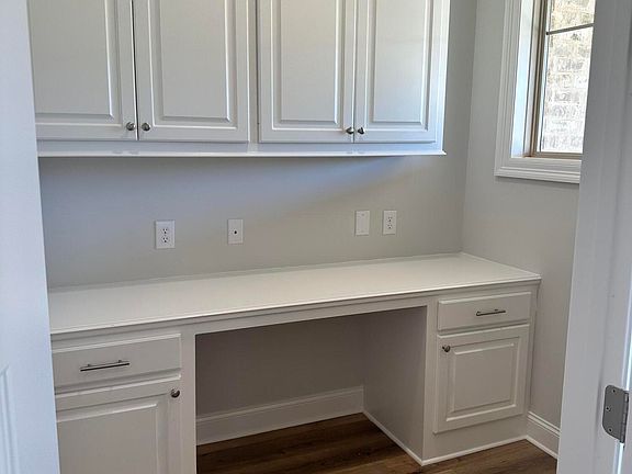 5th image of 890 Glenwild Cir