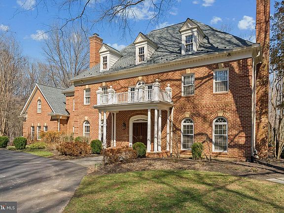 3rd image of 7700 Leeds Manor Ct