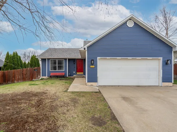 2520 Riverwoods Ave, Des Moines, IA 50320