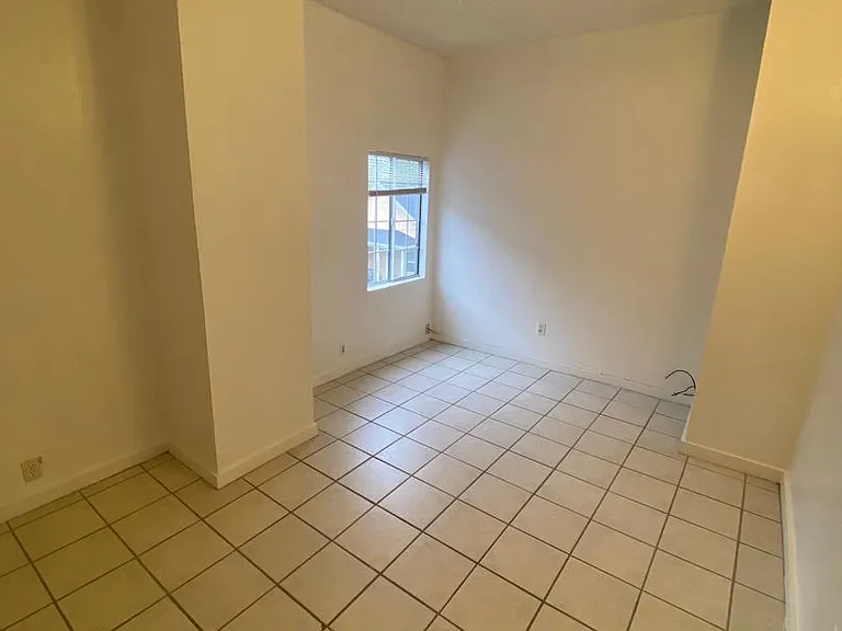 1560 Montgomery St — Photo 5