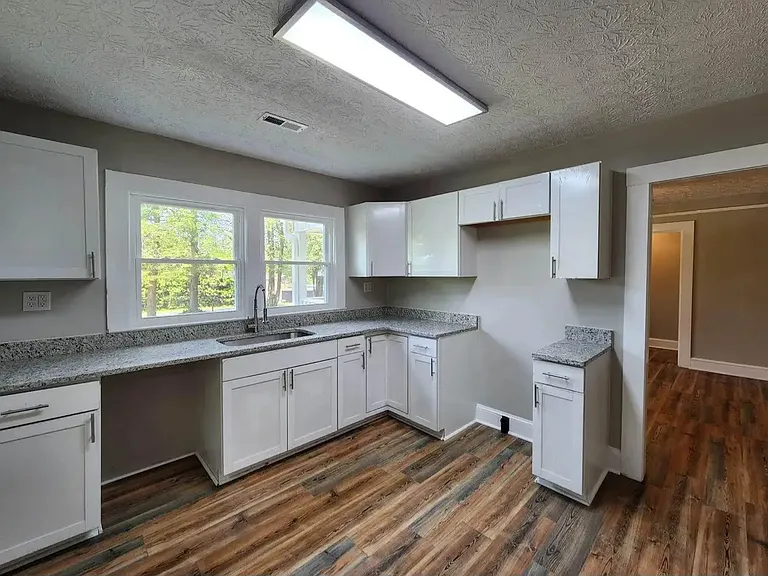 112 Jackson Ave — Photo 6