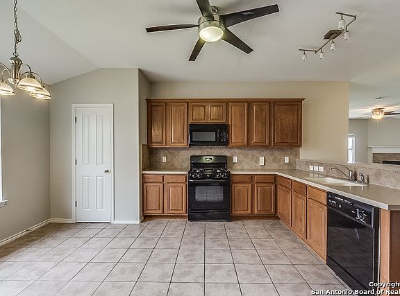 5th image of 1281 Pelican Pl