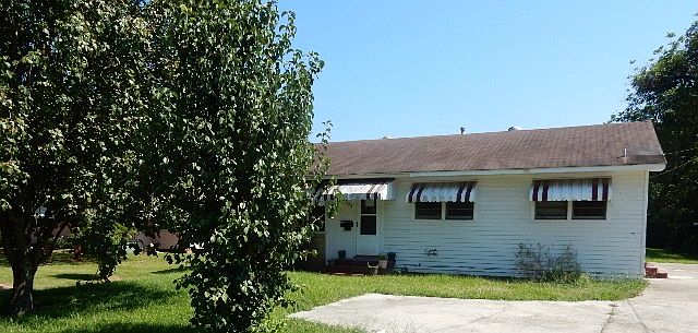 1st image of 602 W End Dr
