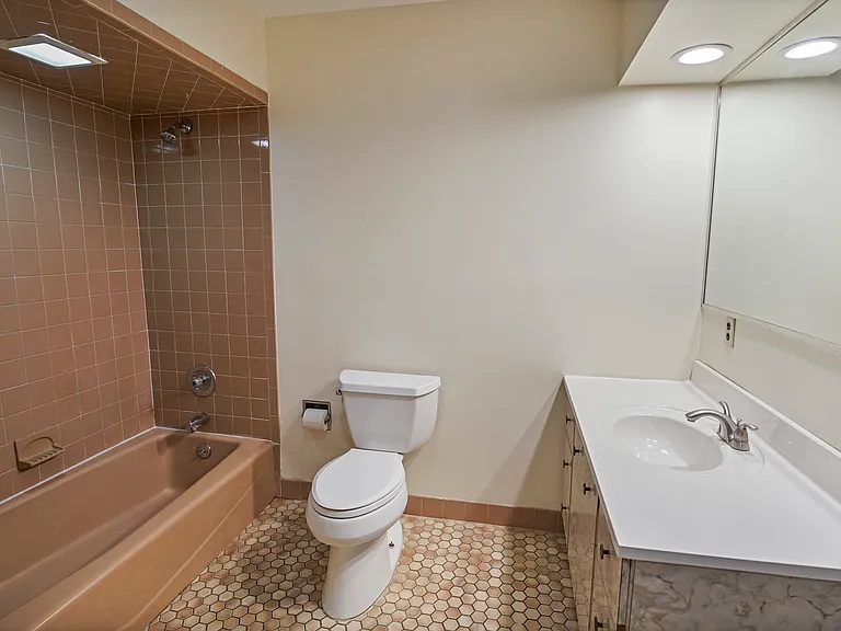 77 Highland Pl #2 — Photo 16