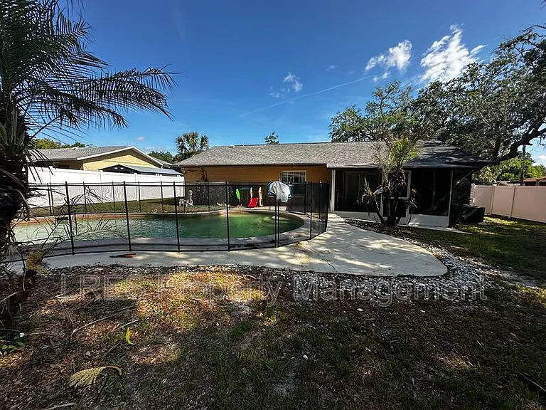 910 Sycamore Ln — Photo 28