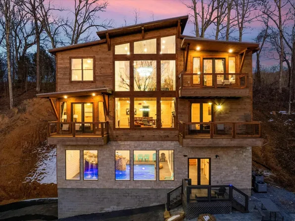 1879 Allen Way, Sevierville, TN 37862