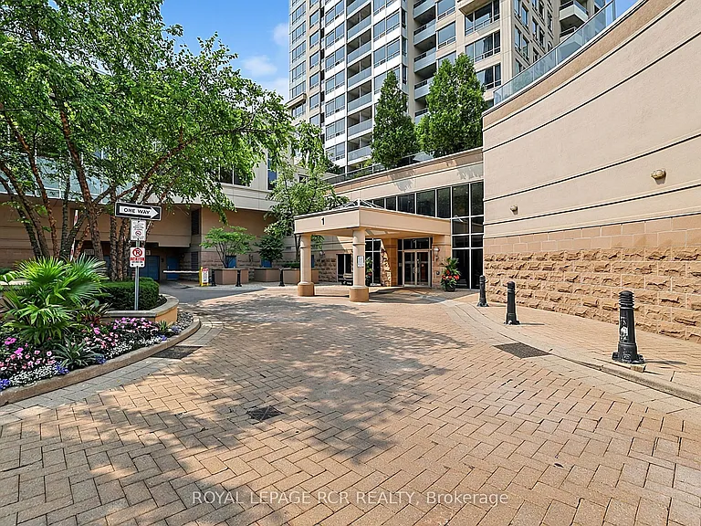 1 Rean Dr #113 — Photo 4