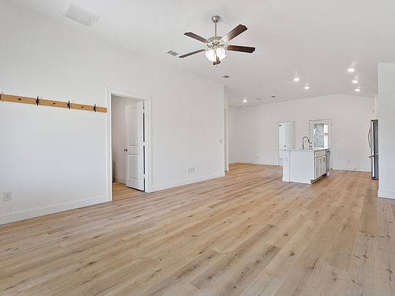 4th image of 3110 Urbana Ave