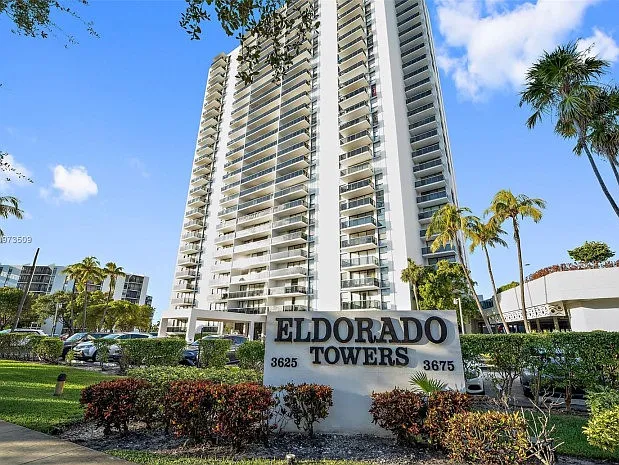 2 bed, 996 sqft, $2,100 — Photo 1