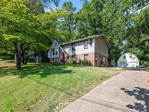 3rd image of 1045 Hillcrest Rd