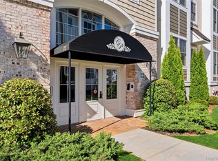 22302 Aspenwood Drive #22302, Plainview, NY