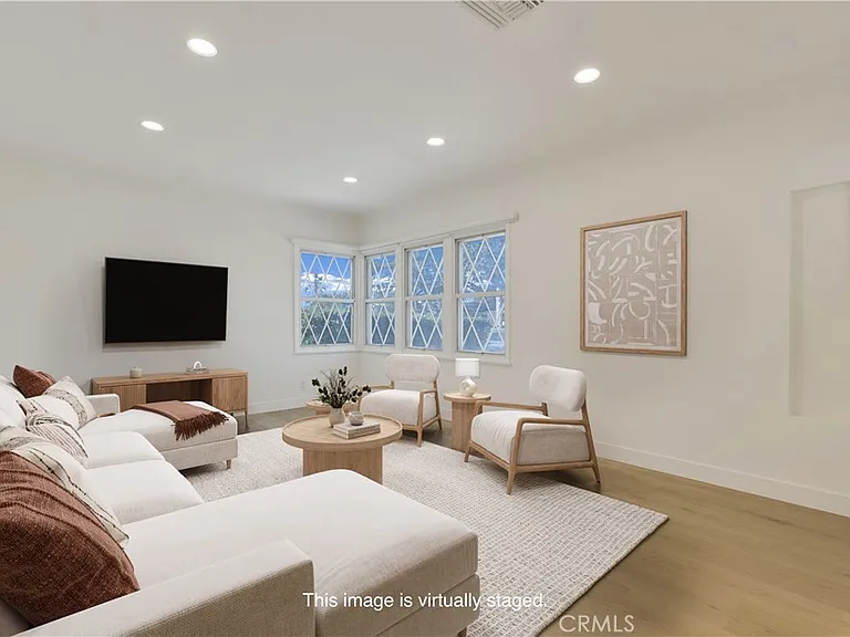 2108 N Pass Ave — Photo 5