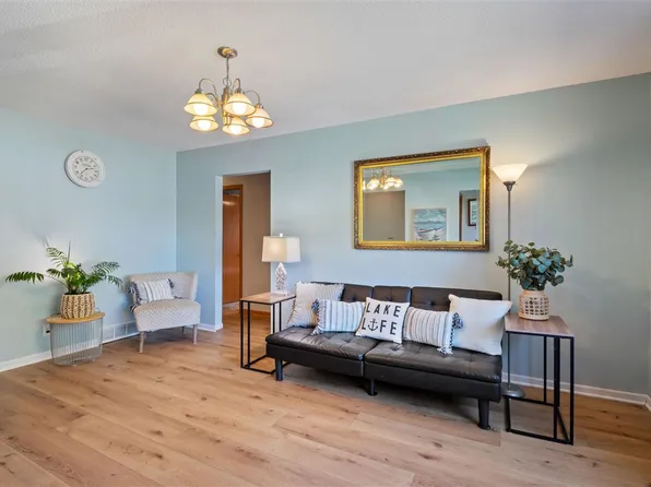 3257 Windward St NE, Solon, IA 52333