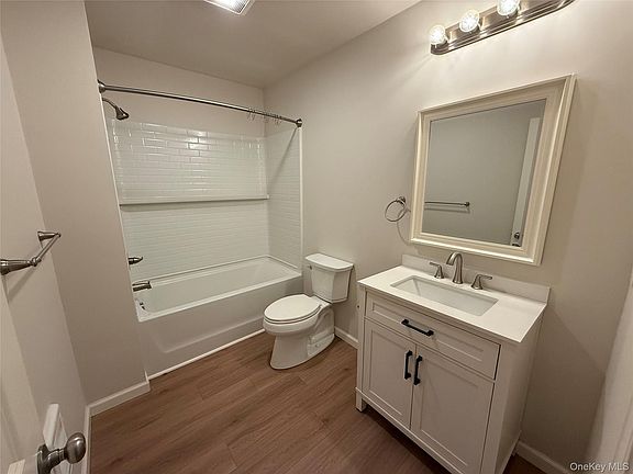 4th image of 185 Broadway #102