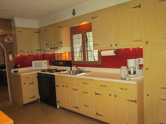 5th image of 143 Iroquois St