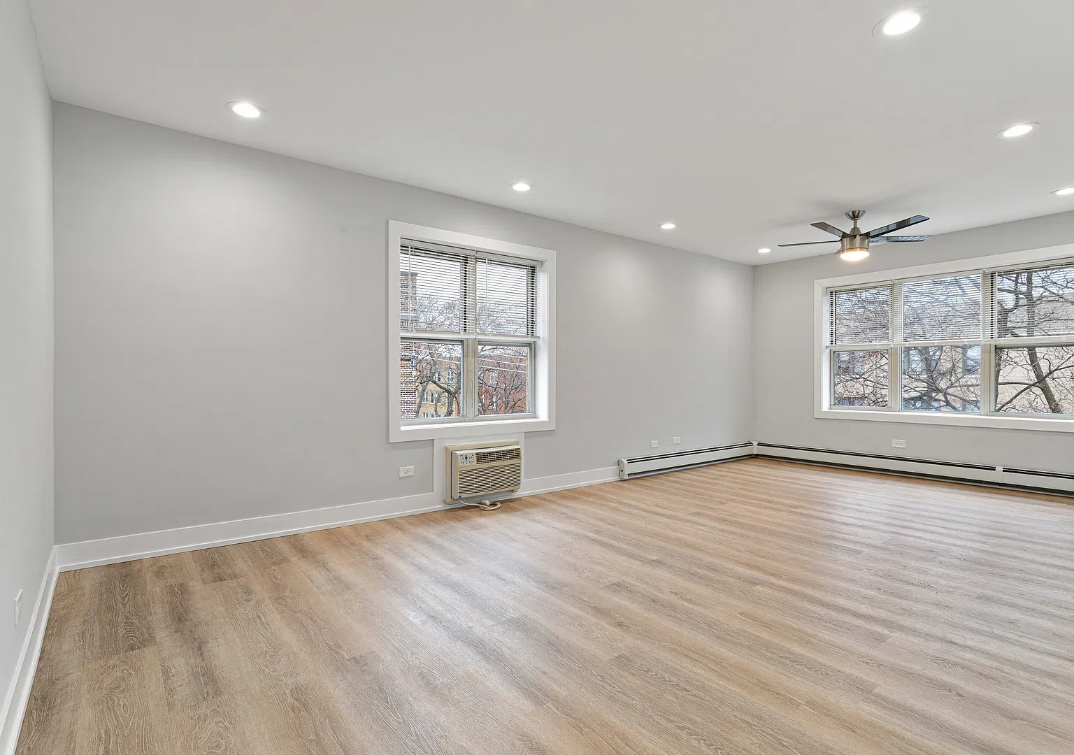 3 bed, 1.5 bath, 900 sqft, $2,447 — Photo 3