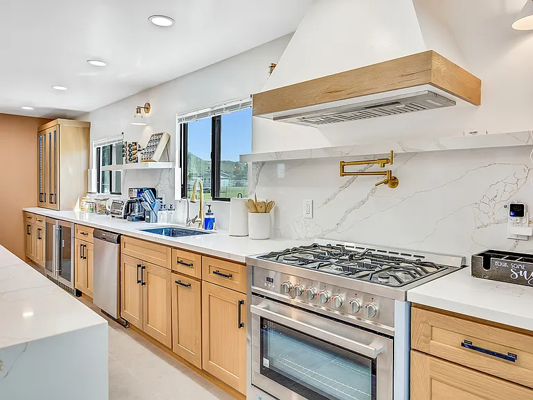 1080 River Dr — Photo 20