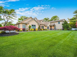 41 Tyburn Ln, South Setauket, NY 11720