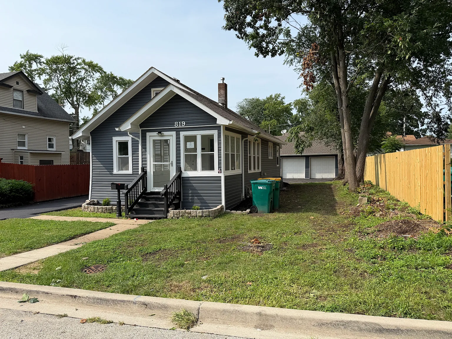 3 bed, 1000 sqft, $2,300 — Photo 2
