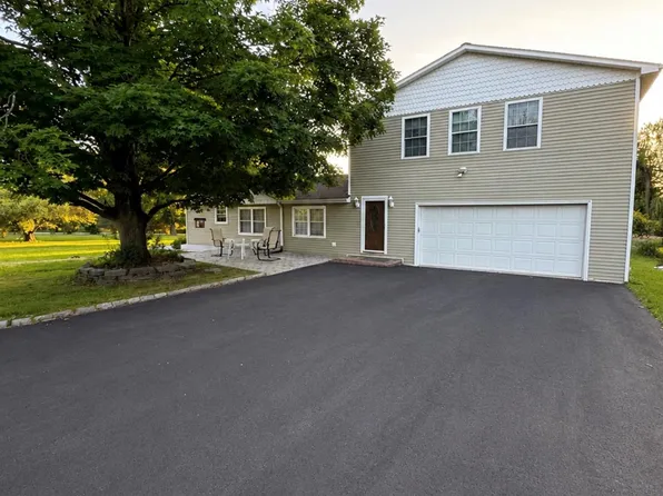 8 Acorn Drive, Montgomery, NY 12586