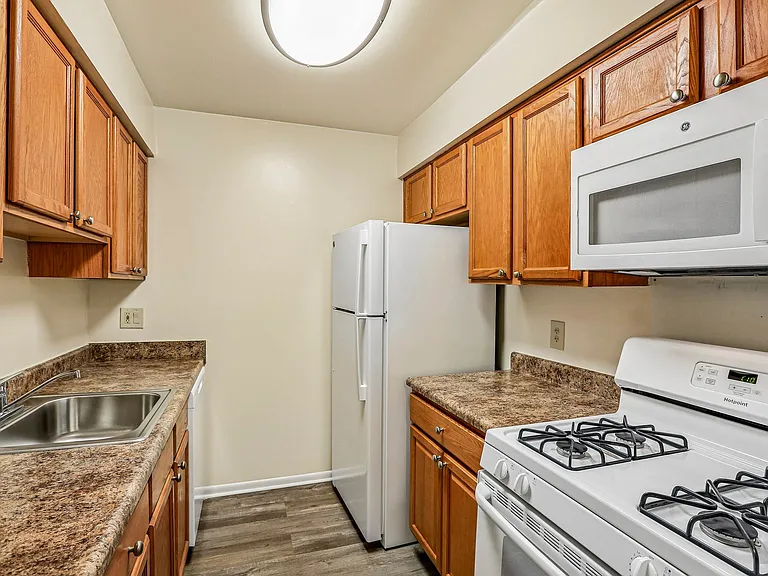 Plaza I Apartments — Photo 20