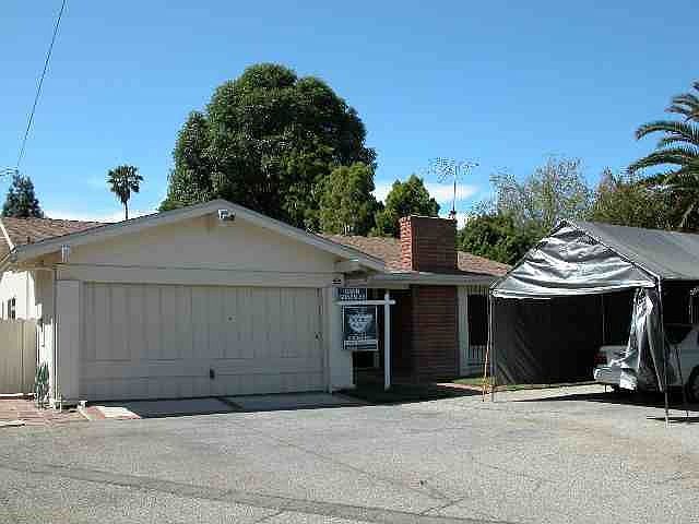 Front Of House w/carport