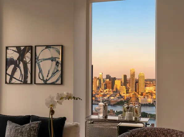 138 East 50th Street image 26 of 27