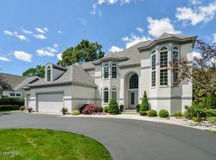 15495 Oak Ridge Dr, Spring Lake, MI 49456