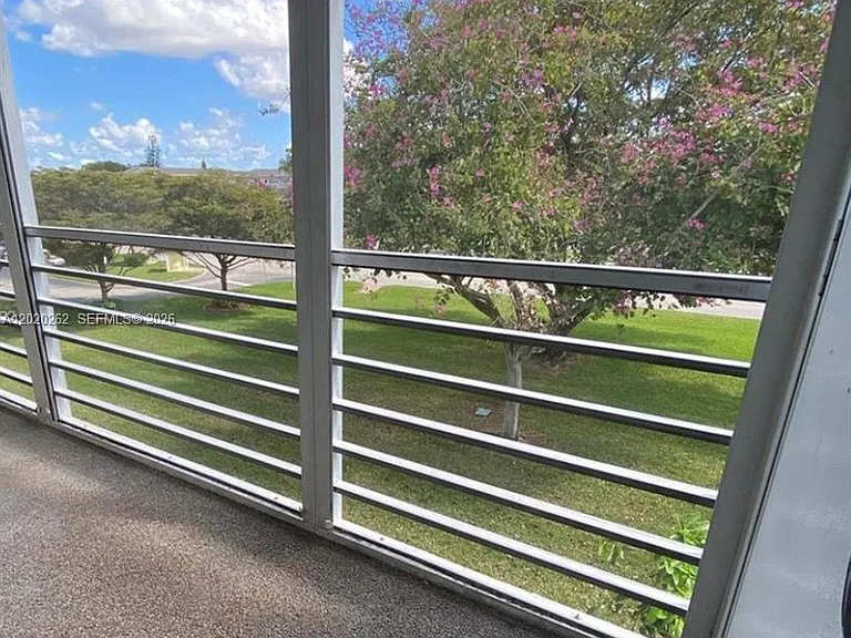 335 Brighton Dr E #335-H — Photo 11