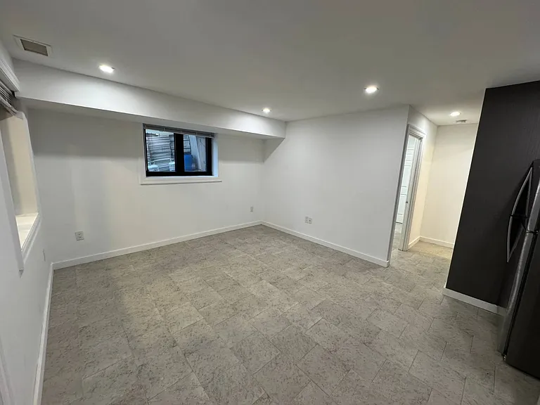 1363 Kearney Ave #B — Photo 3