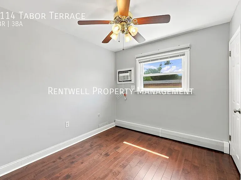 1114 Tabor Ter — Photo 16