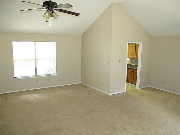 4th image of 22302 Kenlake Dr