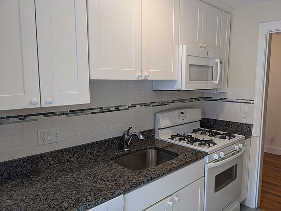 3rd image of 8 Mount Ida St APT 7