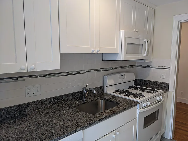 8 Mount Ida St #7 — Photo 3