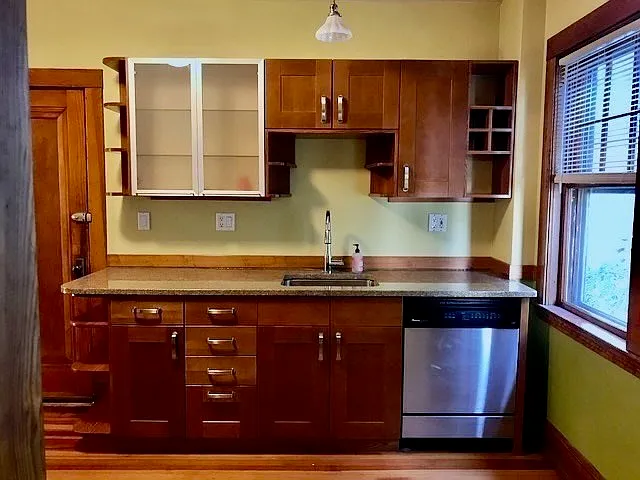 2 bed, 1.0 bath, 1500 sqft, $3,400 — Photo 3