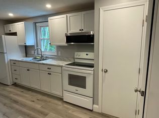 27 Kienia Rd #B, Hudson, NH 03051